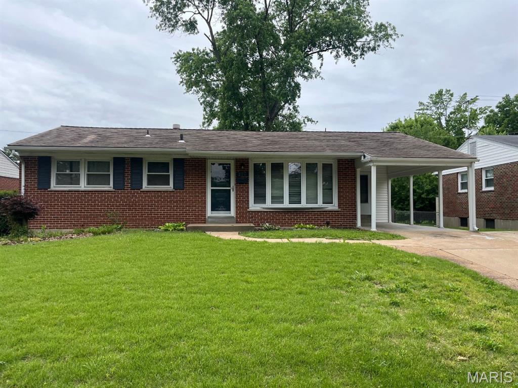 Photo of 270 W Saint Anthony Lane Florissant MO 63031