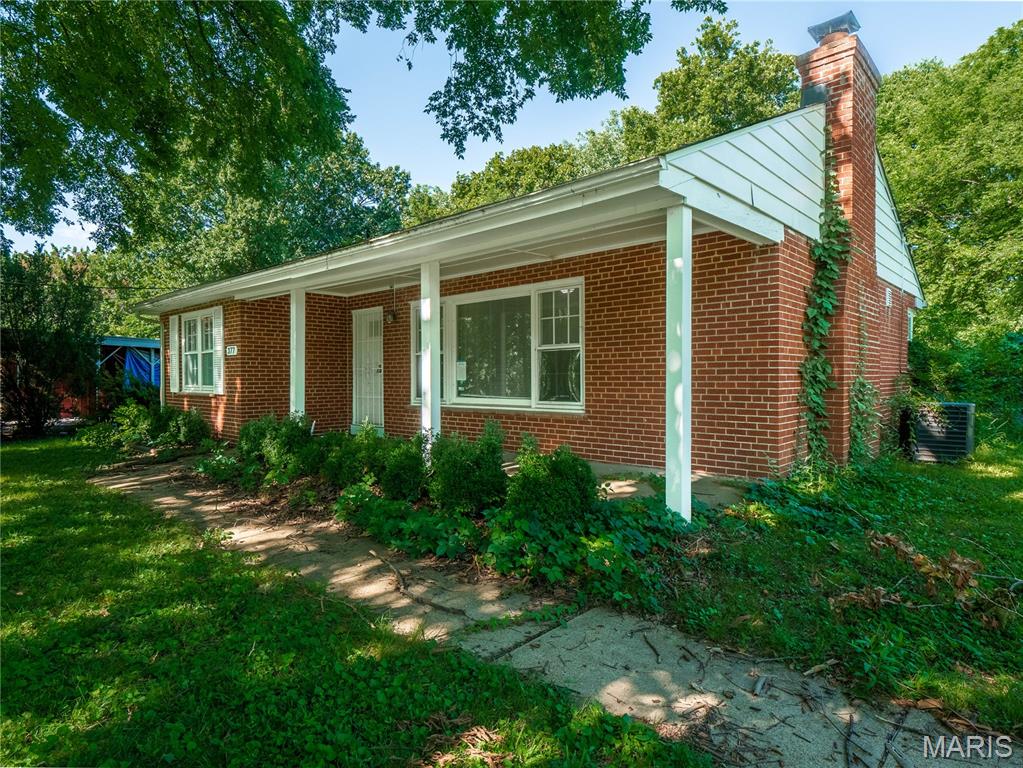 Photo of 377 N Schlueter Avenue St Louis MO 63135