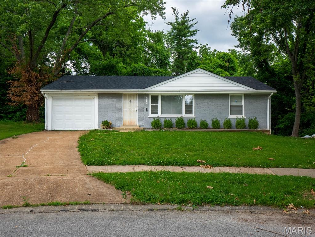 Photo of 101 Florwood Court St Louis MO 63135