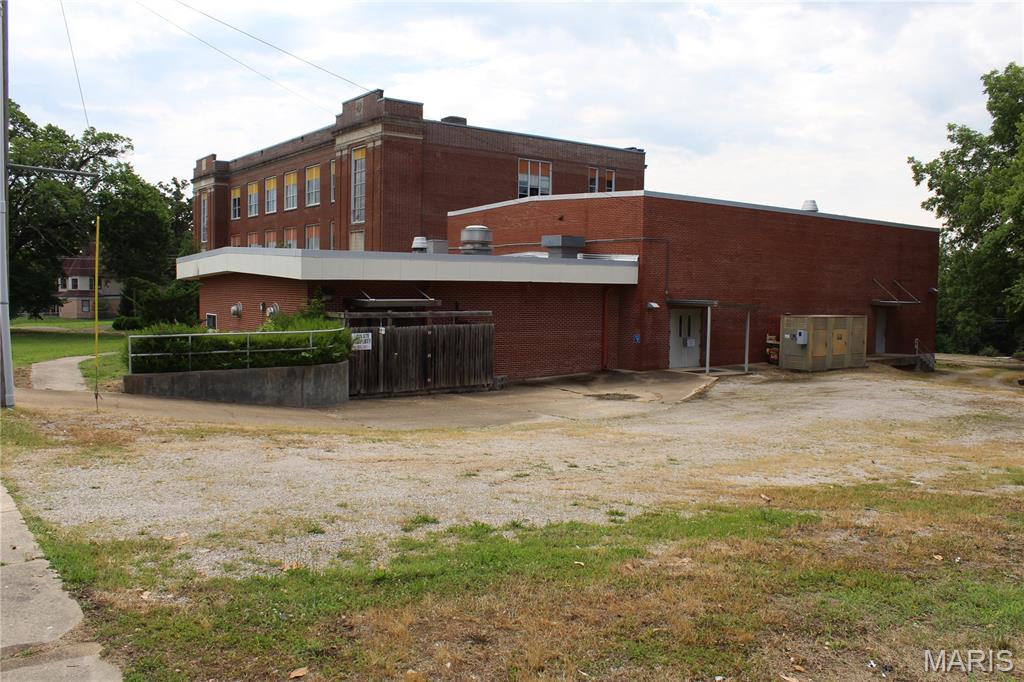 Photo of 910 Vine Street Poplar Bluff MO 63901