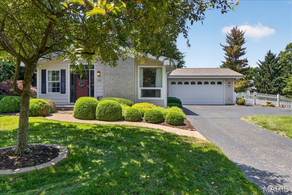 Photo of 125 Eau Claire Drive St Charles MO 63301