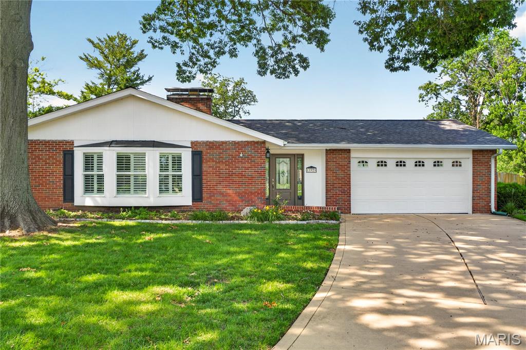 Photo of 11929 Paradise Lane Des Peres MO 63131
