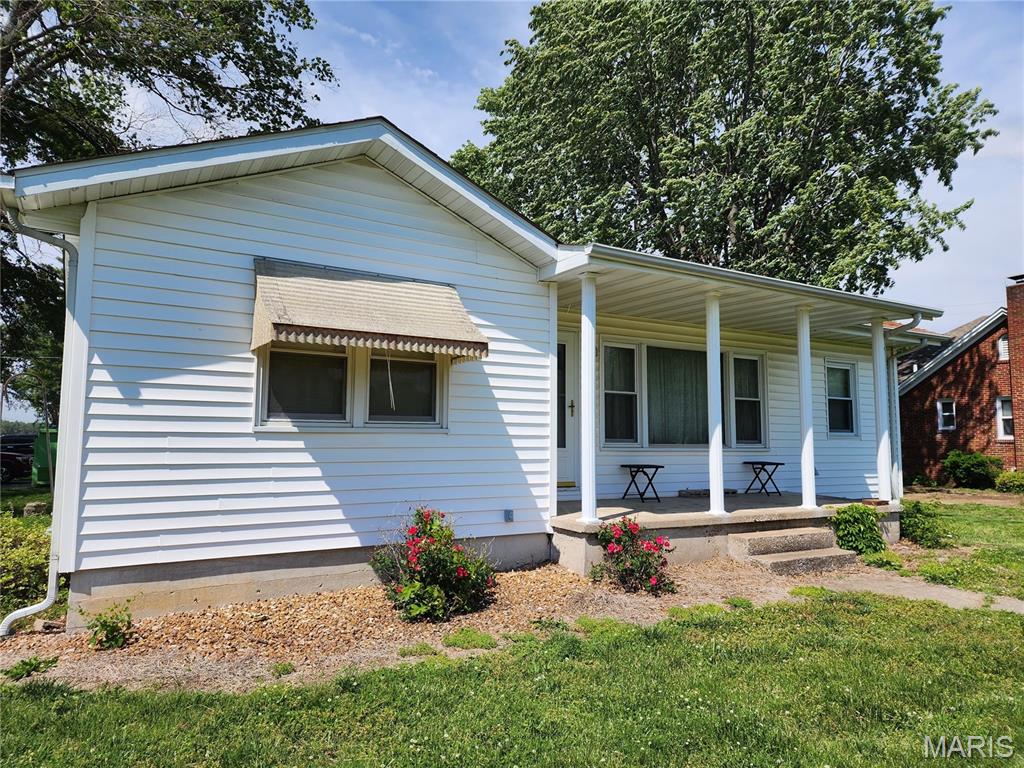 Photo of 327 W Wall Street Worden IL 62097
