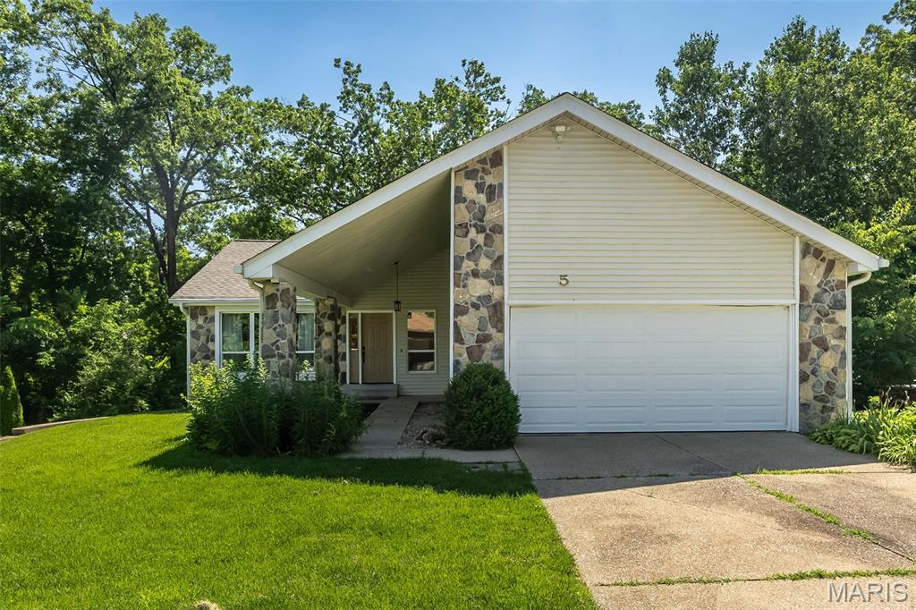 Photo of 5 Provence Drive Lake St Louis MO 63367