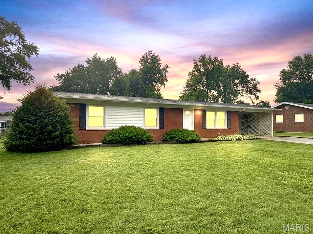 Photo of 429 Sunset Drive Waterloo IL 62298