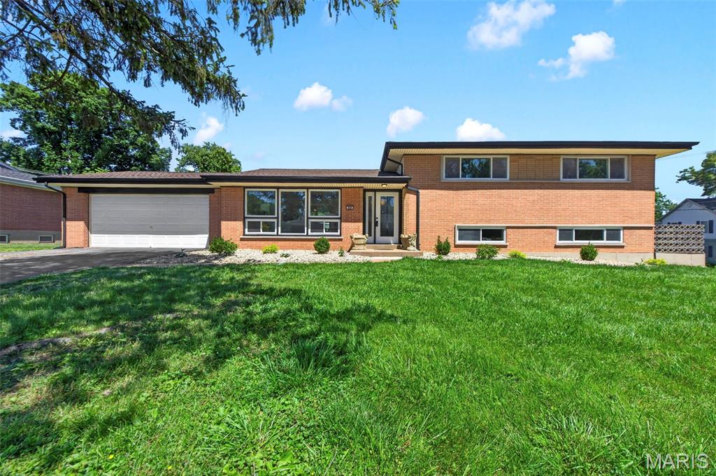 Photo of 800 Charlesgate Drive St Louis MO 63132