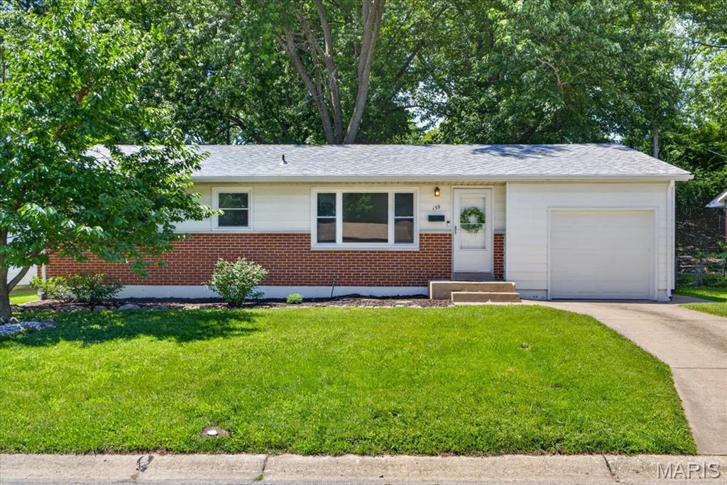 Photo of 139 Woodlawn Drive St Charles MO 63301