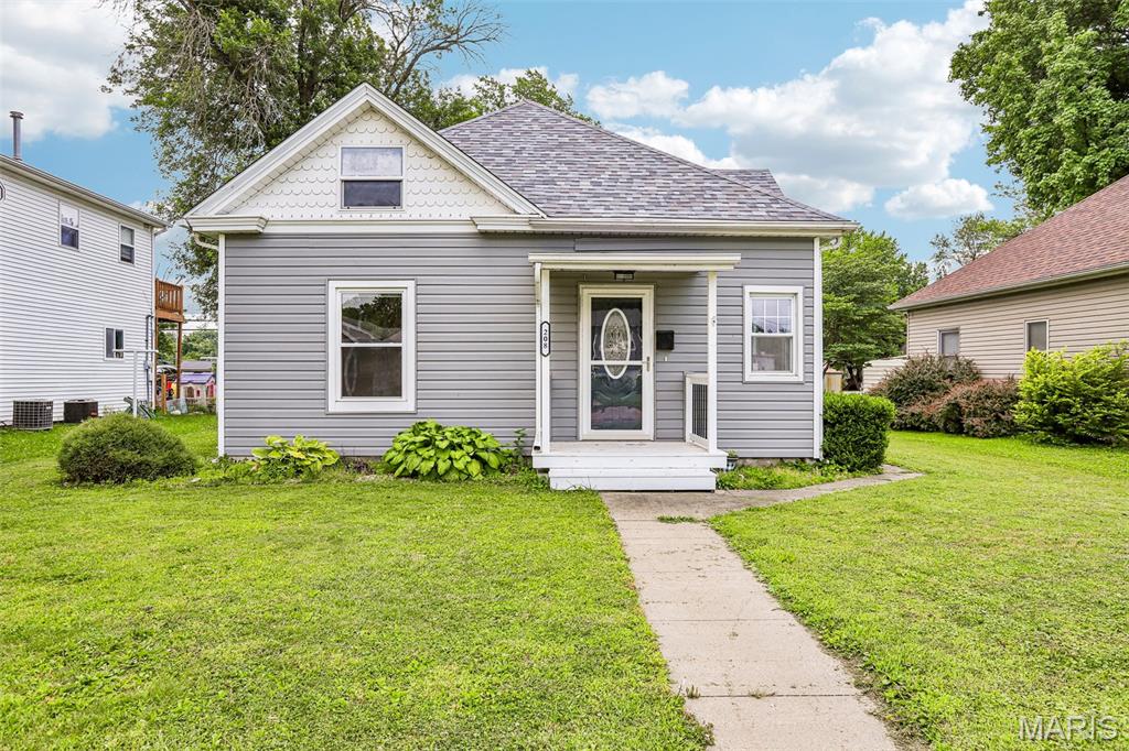 Photo of 208 E Elm Street Gillespie IL 62033