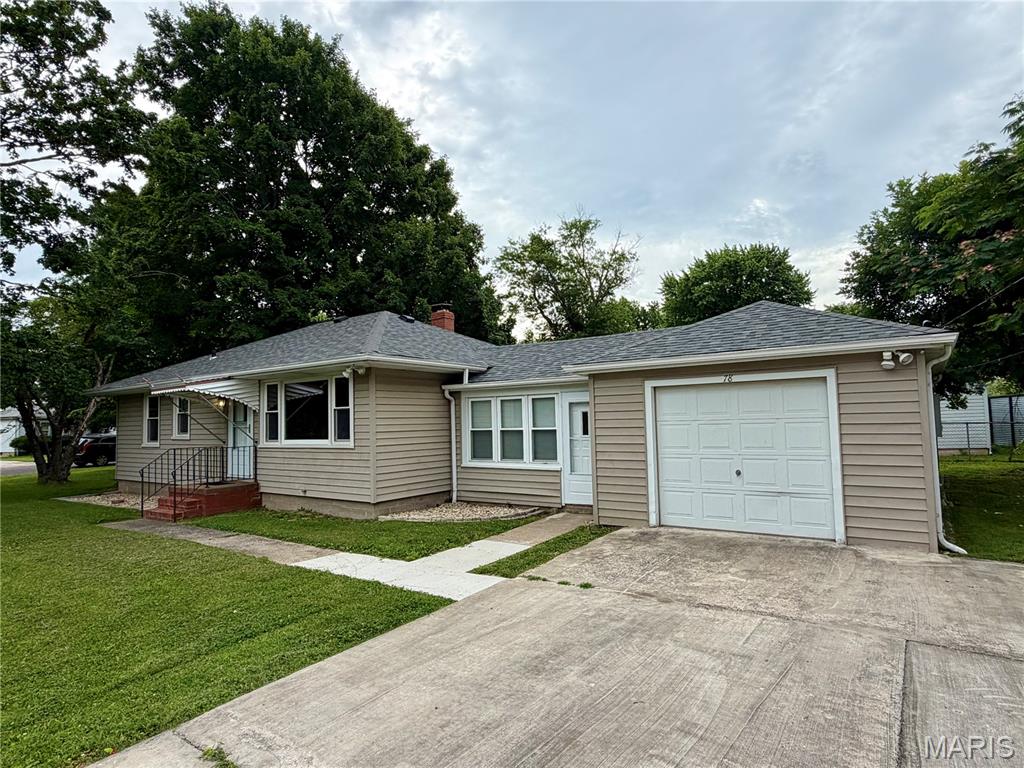 Photo of 78 N Circle Drive East Alton IL 62024