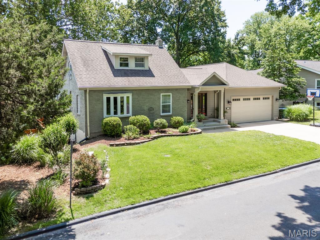 Photo of 890 Warwick Lane Glendale MO 63122