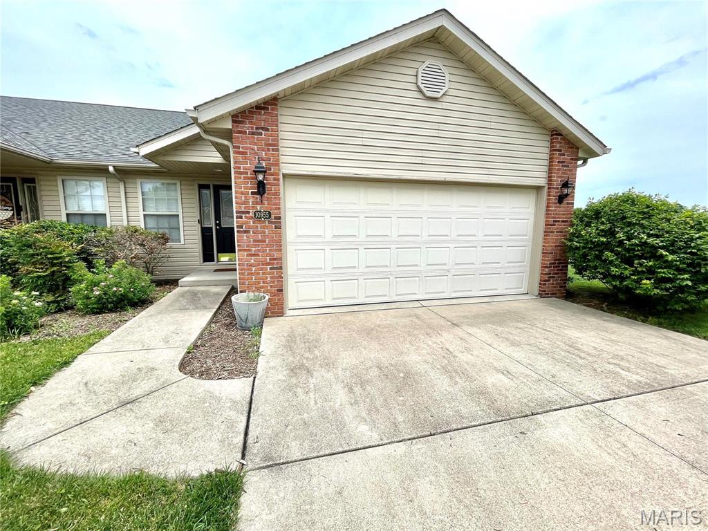 Photo of 10955 Kentfield Drive Lebanon IL 62254