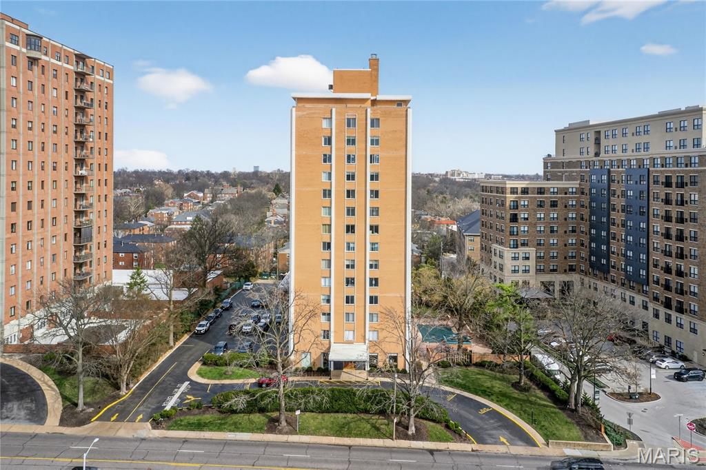 Photo of 900 S Hanley Road #11D St Louis MO 63105