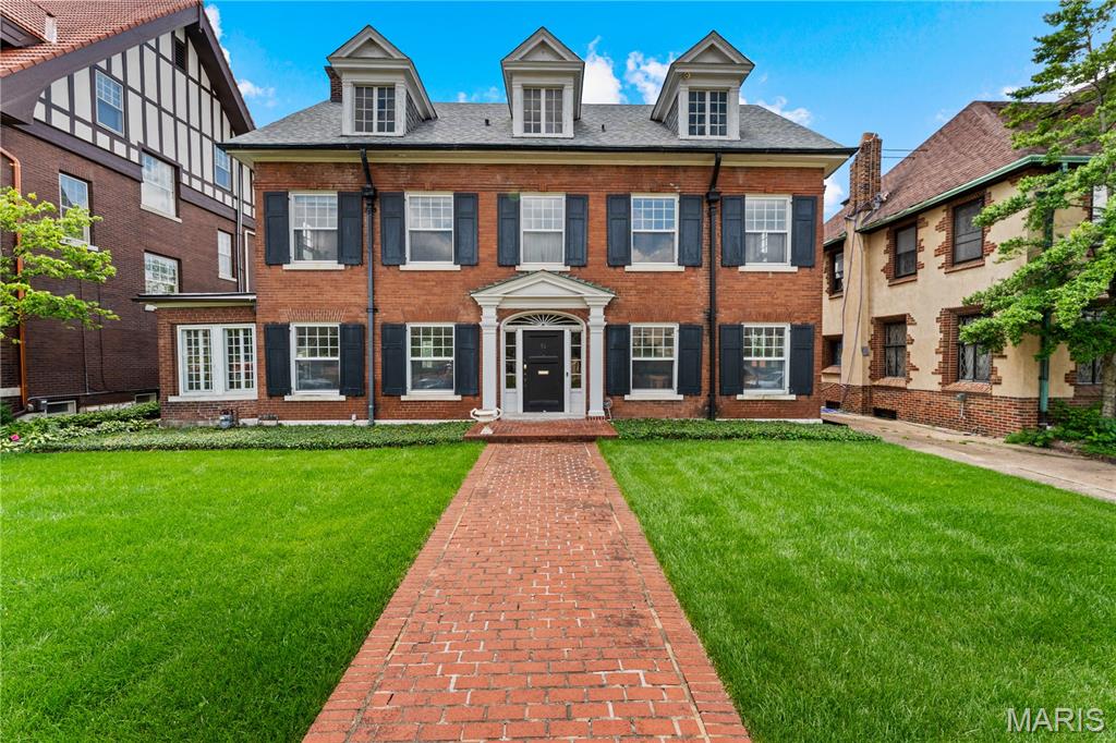 Photo of 30 Kingsbury Place St Louis MO 63112