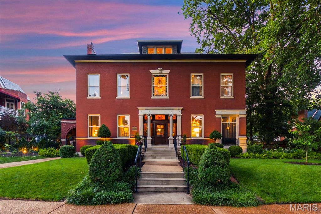 Photo of 3117 Russell Boulevard St Louis MO 63104