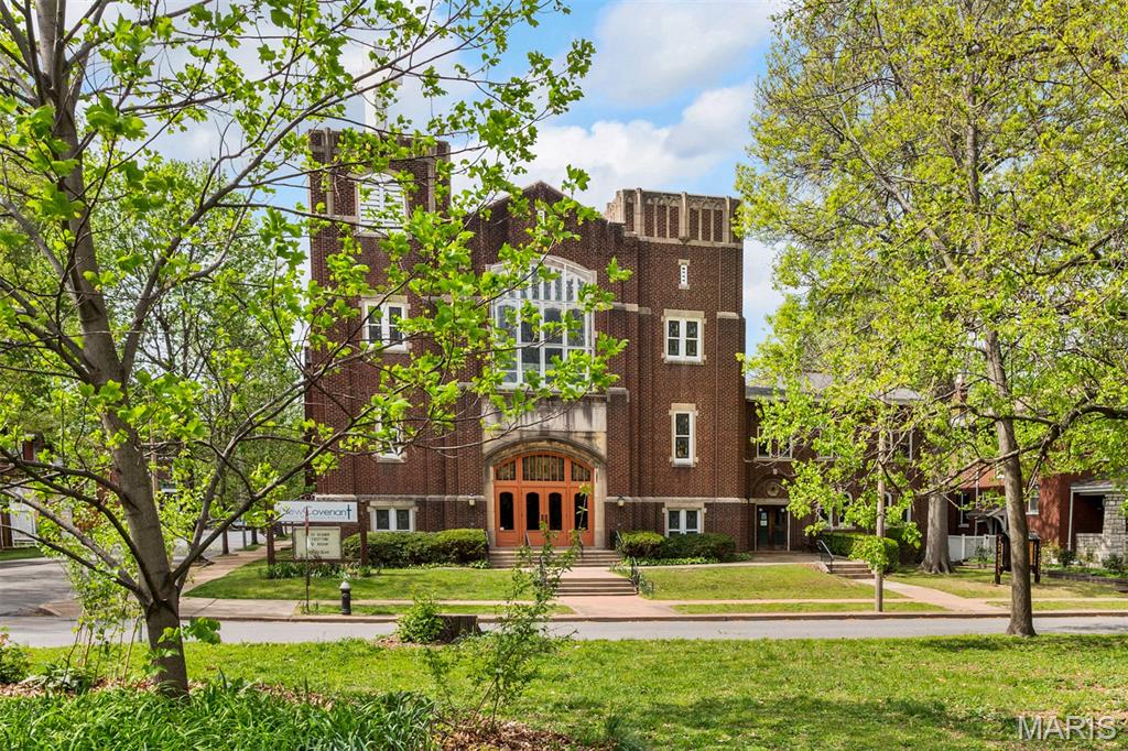 Photo of 900 Bellerive Boulevard St Louis MO 63111