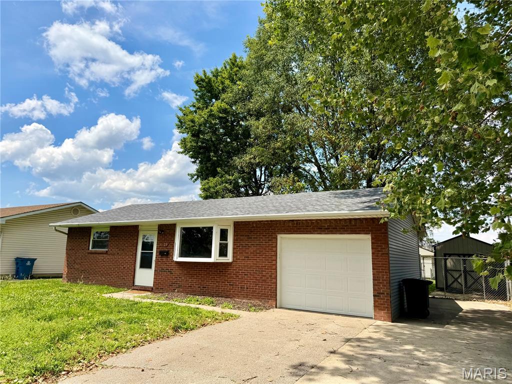 Photo of 123 Irwin Street East Alton IL 62024