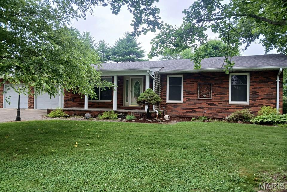 Photo of 803 W Miller Drive Staunton IL 62088