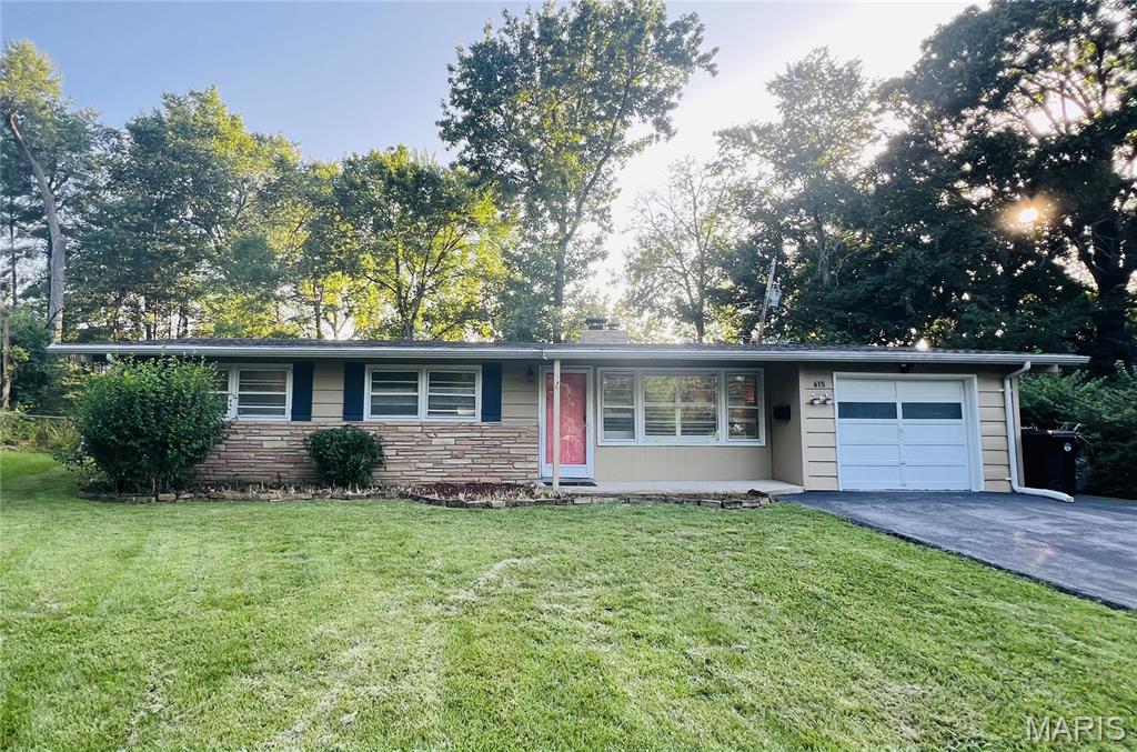 Photo of 615 Crest Court Kirkwood MO 63122