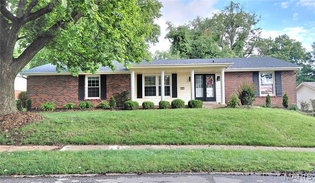 Photo of 874 Hollyridge Drive Ballwin MO 63011