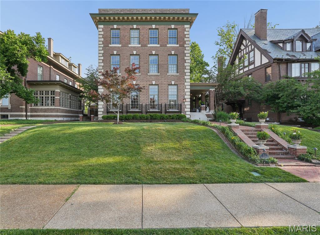 Photo of 53 Kingsbury Place St Louis MO 63112