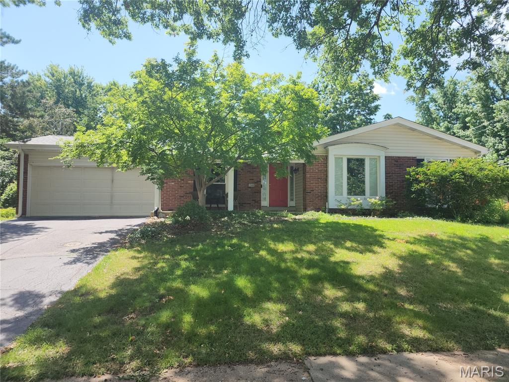 Photo of 12080 Spruce Haven Drive Creve Coeur MO 63146