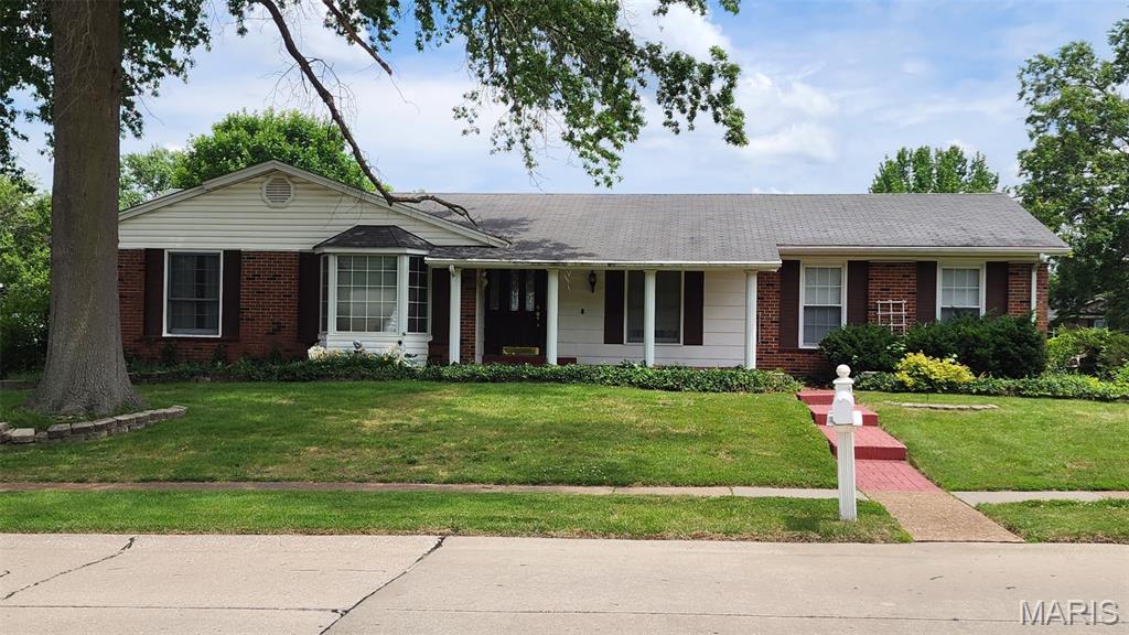 Photo of 2900 Heatherton Drive Florissant MO 63033