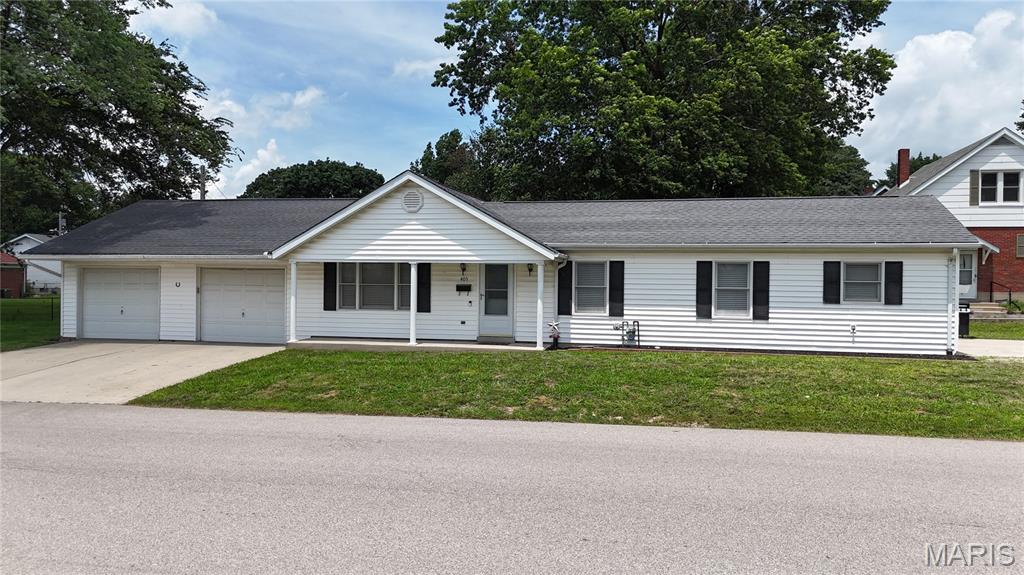 Photo of 405 Veterans Drive Waterloo IL 62298