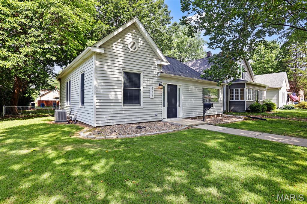 Photo of 927 Troy Road Edwardsville IL 62025