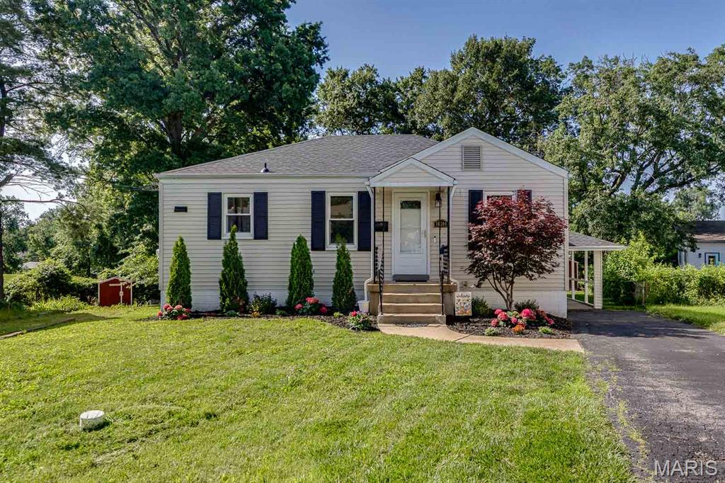 Photo of 10304 Eaglewood Avenue St Louis MO 63114