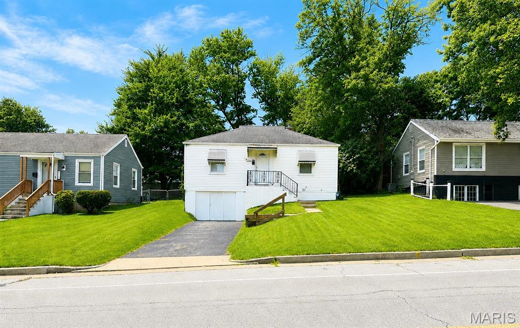 Photo of 9934 Lackland Road Overland MO 63114