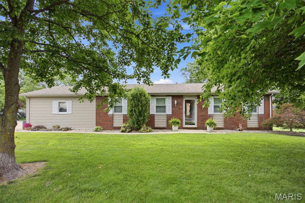 Photo of 2210 Broadway Highland IL 62249