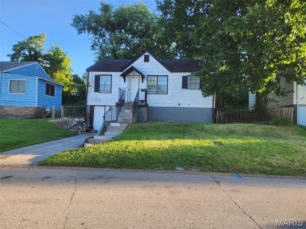 Photo of 7164 Manette Drive Flordell Hills MO 63136