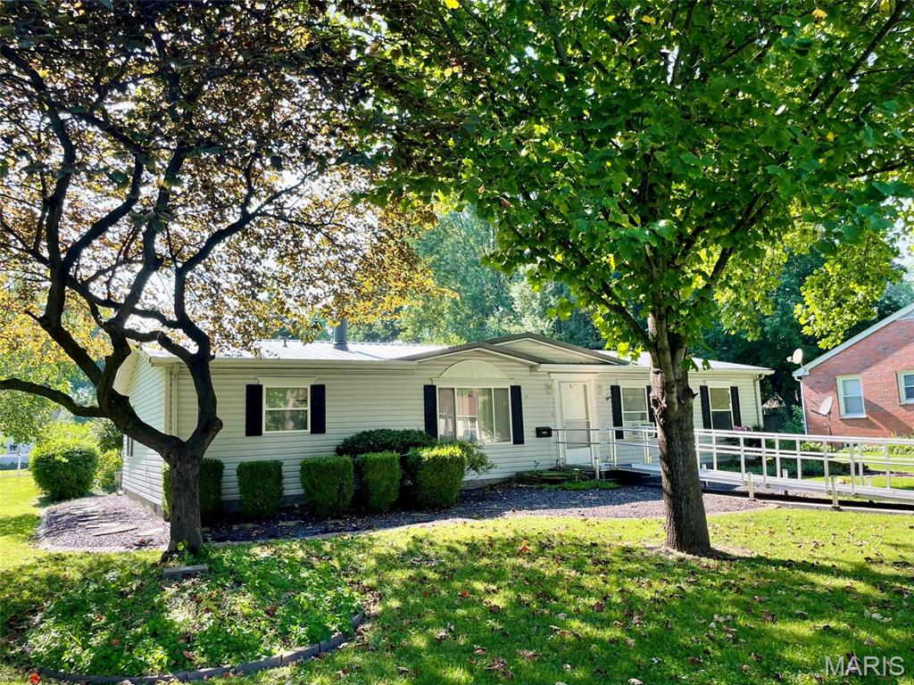 Photo of 1205 N Locust Street Litchfield IL 62056