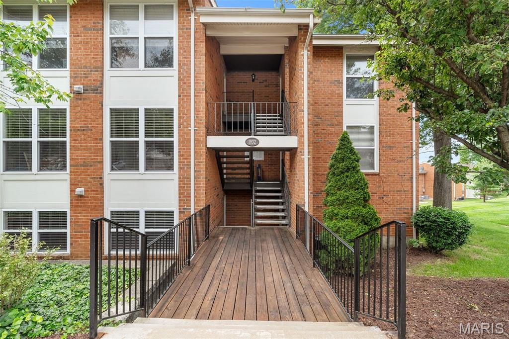 Photo of 1932 Greenglen Drive #203 Kirkwood MO 63122