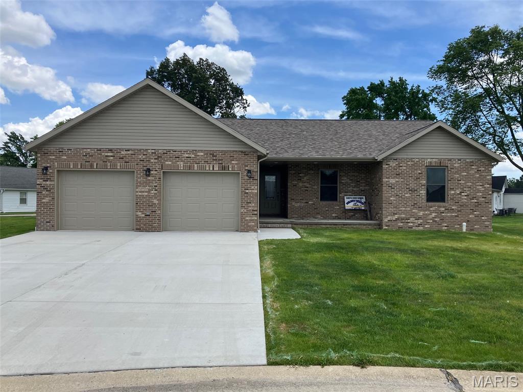 Photo of 1450 Hodapp Court Carlyle IL 62231