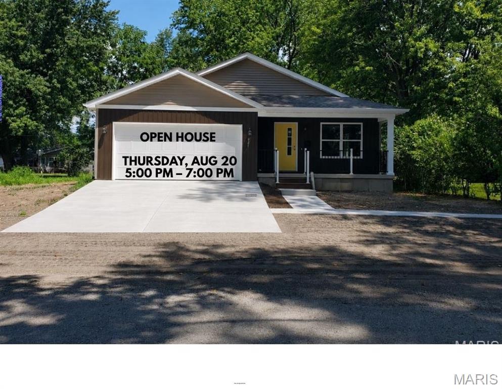 Photo of 421 E Schuetz Street Lebanon IL 62254