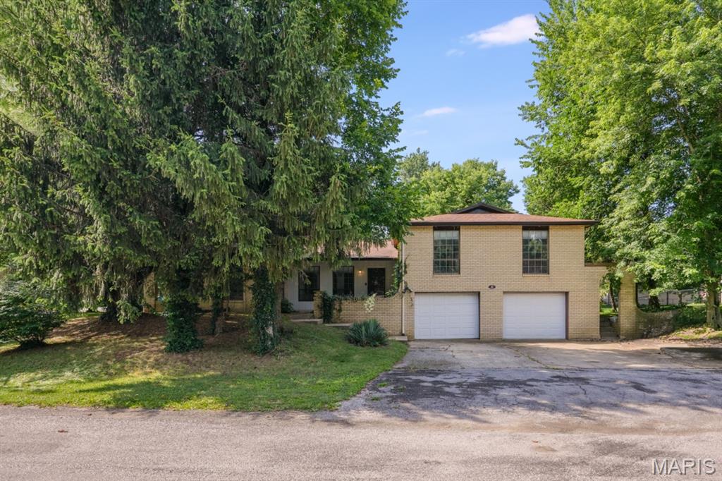 Photo of 86 Memorial Court Highland IL 62249