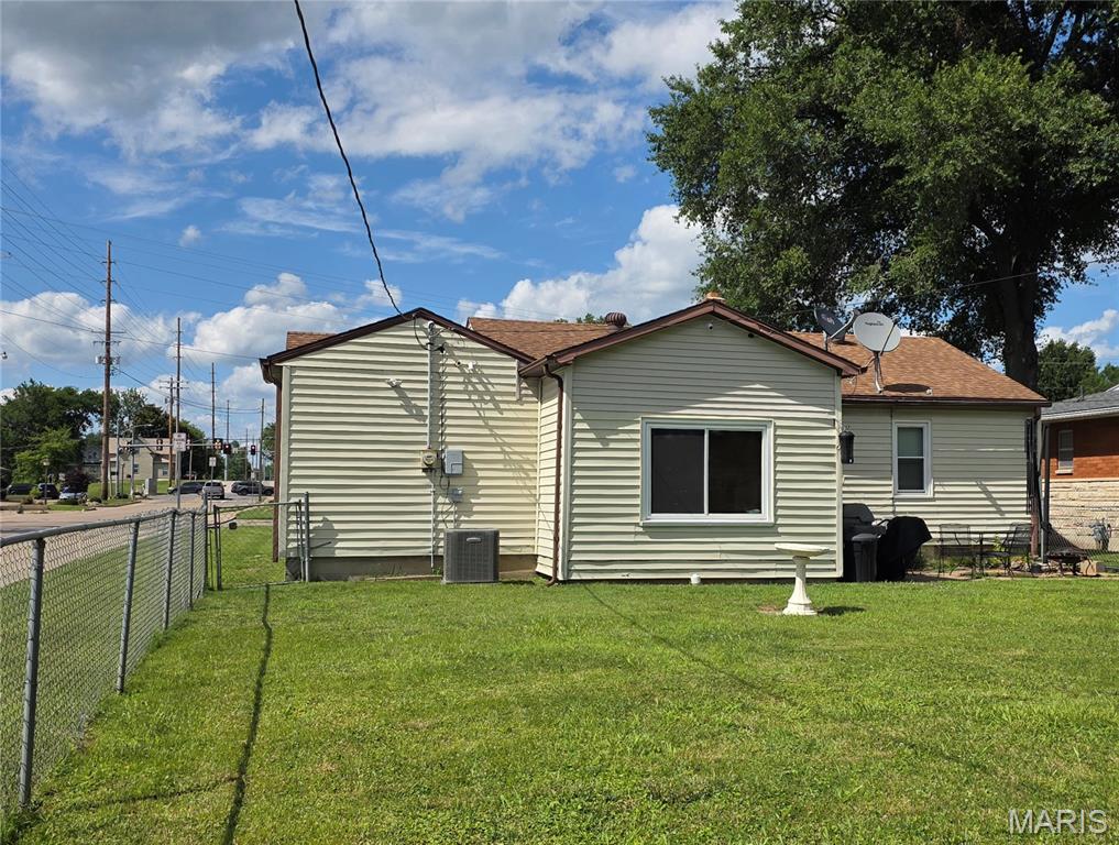 Photo of 2021 Lacey Street Cape Girardeau MO 63701