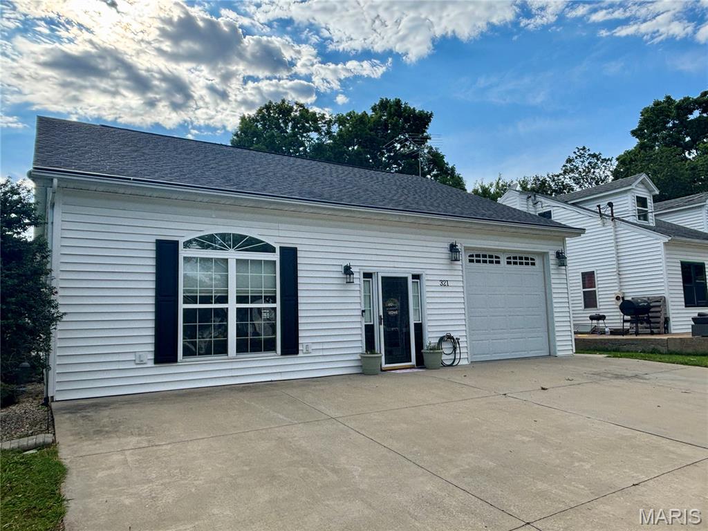 Photo of 321 Vine Street Red Bud IL 62278