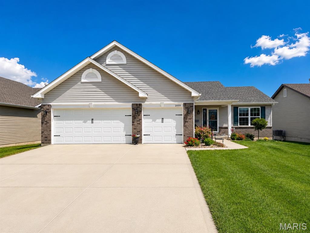 Photo of 2009 White Branch Drive St Paul MO 63366