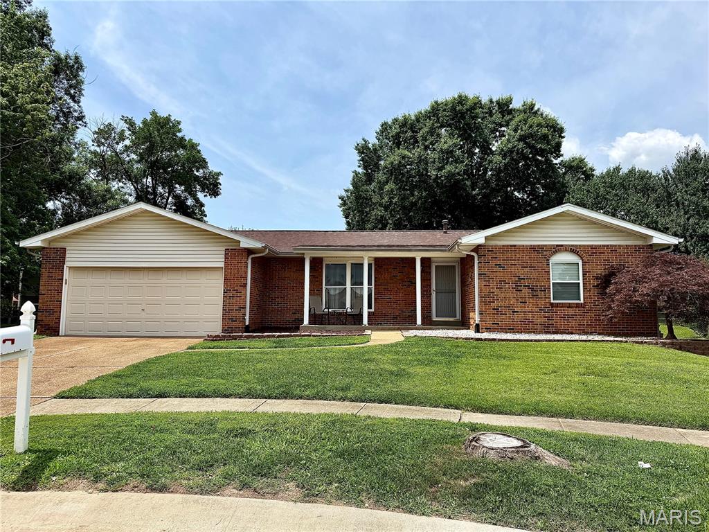 Photo of 5863 Stonehorse Court St Louis MO 63129