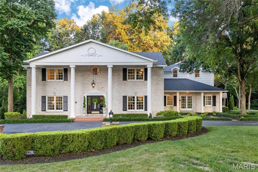 Photo of 34 Somerset Downs Drive Ladue MO 63124