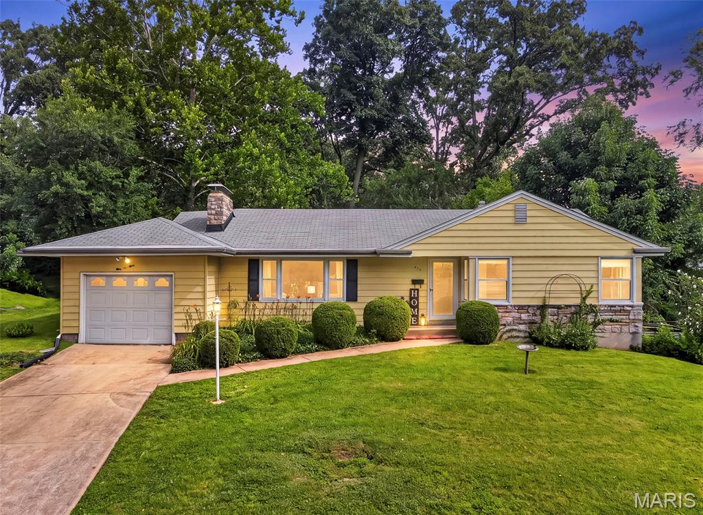 Photo of 439 Fieldcrest Drive Webster Groves MO 63119