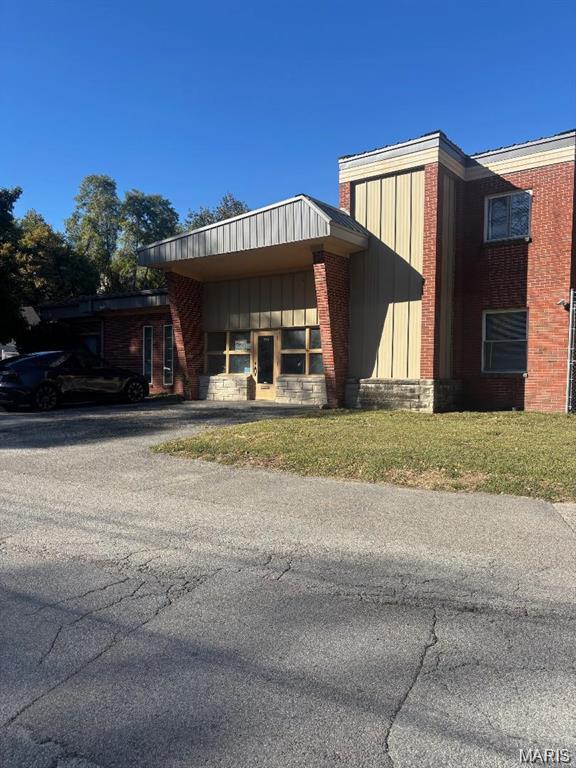 Photo of 735 Park Drive Alton IL 62002