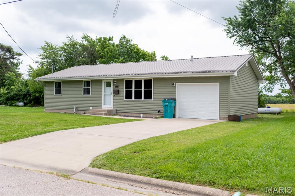 Photo of 908 W Jackson Avenue Owensville MO 65066
