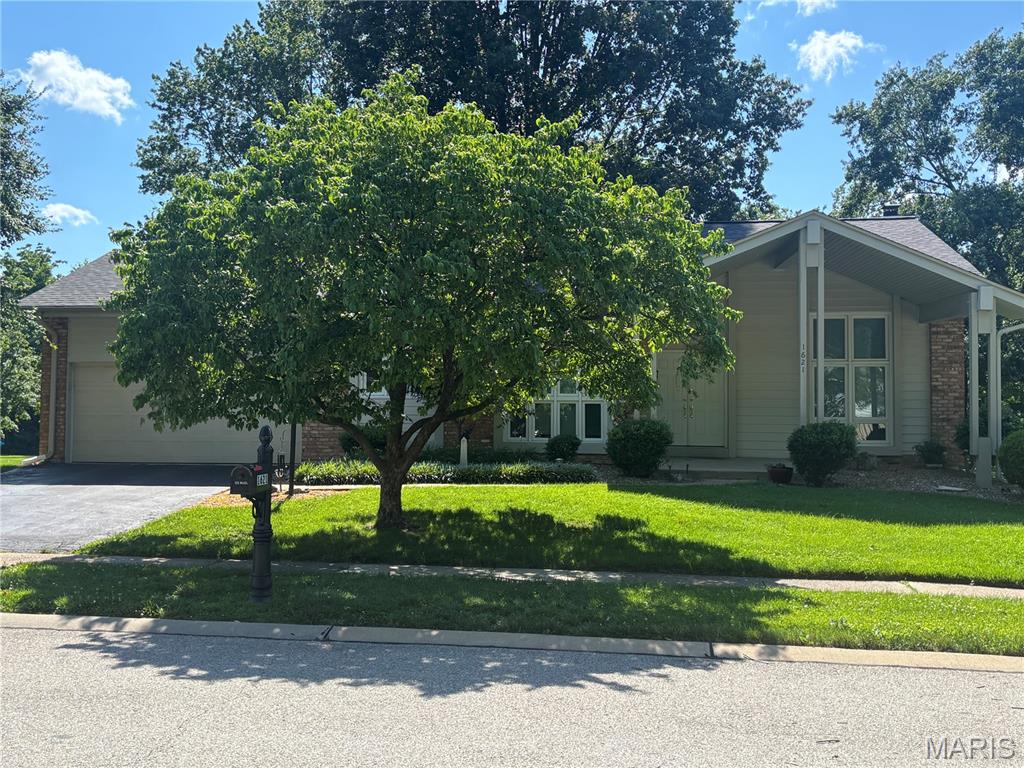 Photo of 1621 Long Leaf Circle St Louis MO 63146