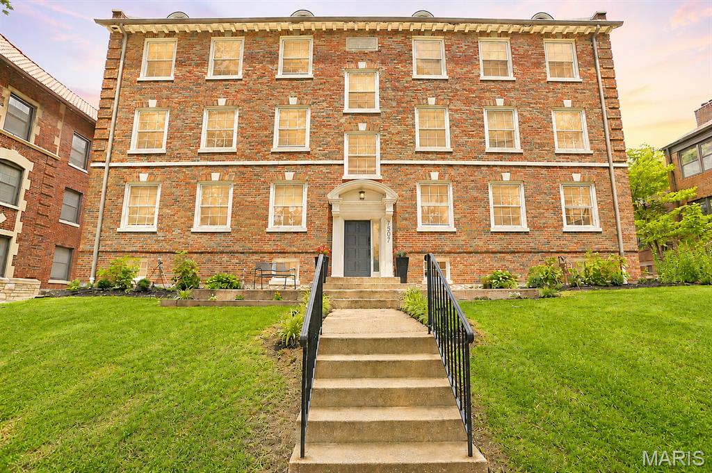 Photo of 7507 Buckingham Drive #3E St Louis MO 63105