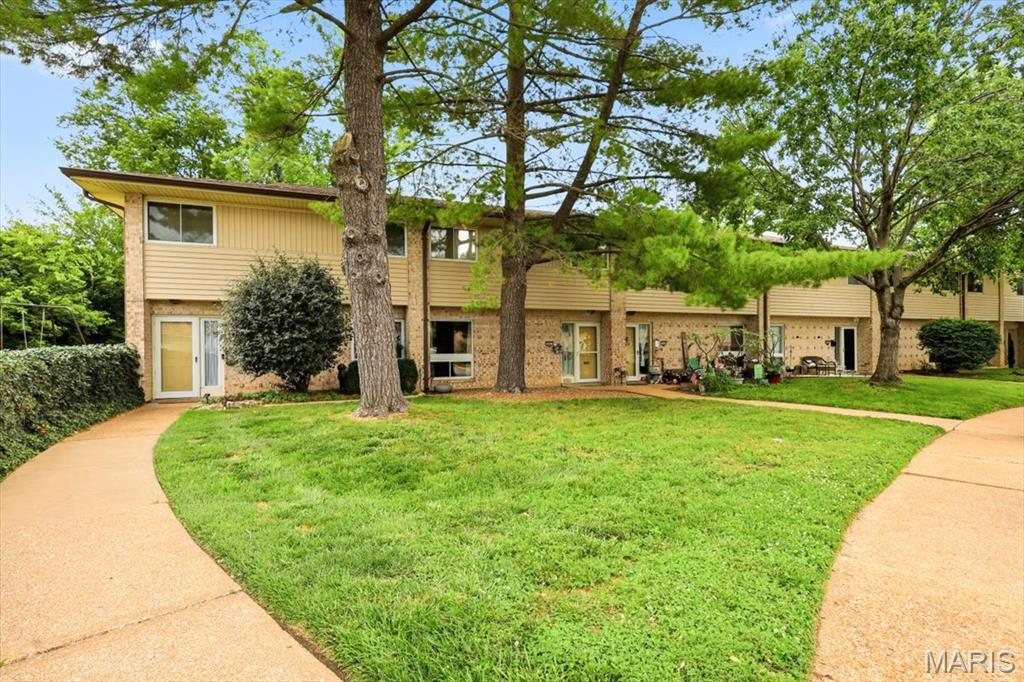 Photo of 10053 Sakura Drive St Louis MO 63128