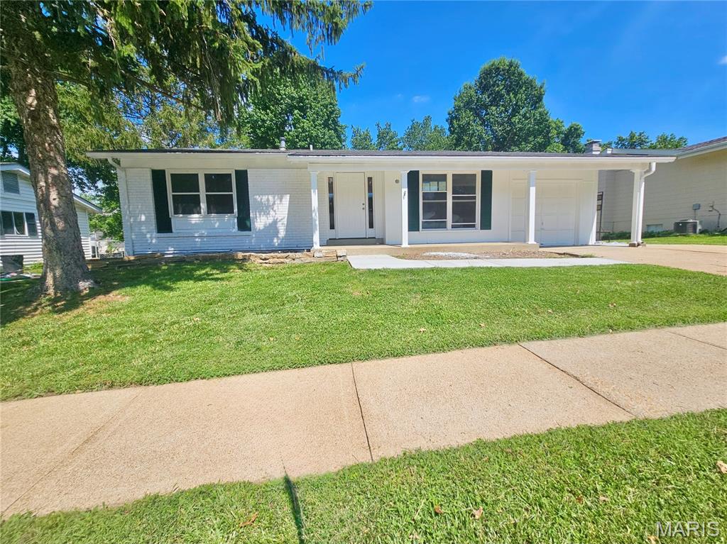 Photo of 274 Cedar Village Court Ballwin MO 63021
