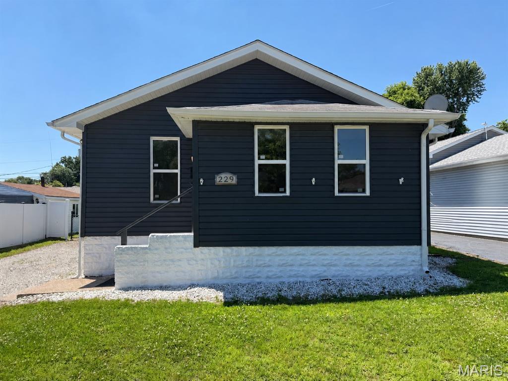 Photo of 229 W Thomas Street Roxana IL 62084
